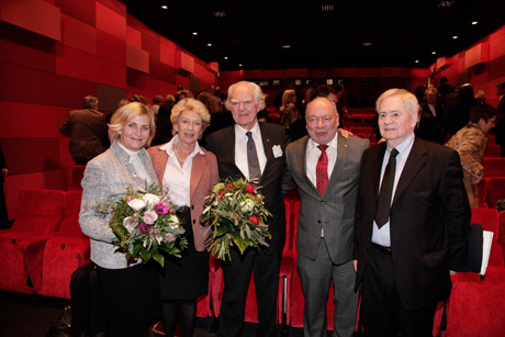 Claudia Dillmann (Direktorin Deutsche Filminstitut), Oberbürgermeister Petra Roth, Preisträger Hilmar Hoffmann, SPIO-Präsident Steffen Kuchenreuther und Laudator István Szabó (v.l.n.r.)